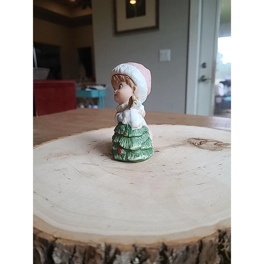 Vintage Christmas Figurine Homco Porcelain‎ Hand Painted Girl with Tree